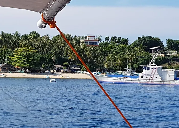 Islandview Whitehouse - Camotes Couette-café *